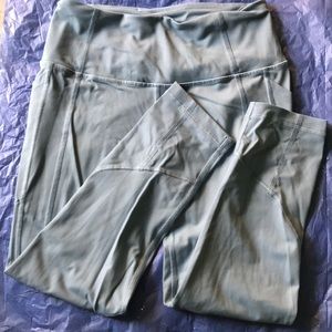 Victoria’s Secret Cropped Leggings